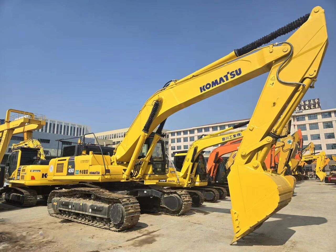 Komatsu PC450-8 - Escavadora de rastos: foto 1 Komatsu PC450-8 - Escavadora de rastos: foto 1