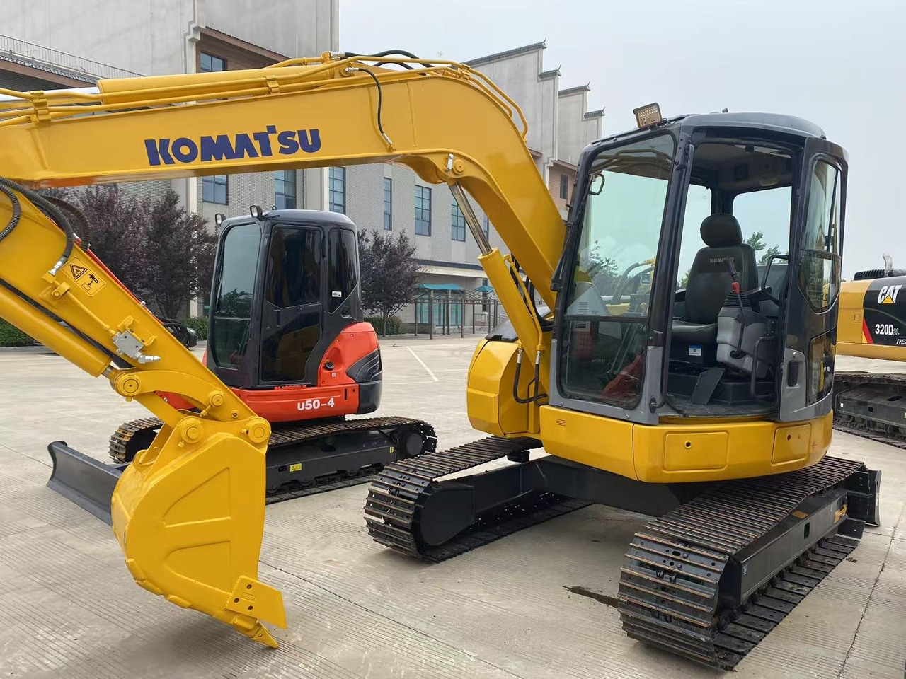 Komatsu PC78US - Mini escavadeira: foto 2 Komatsu PC78US - Mini escavadeira: foto 2