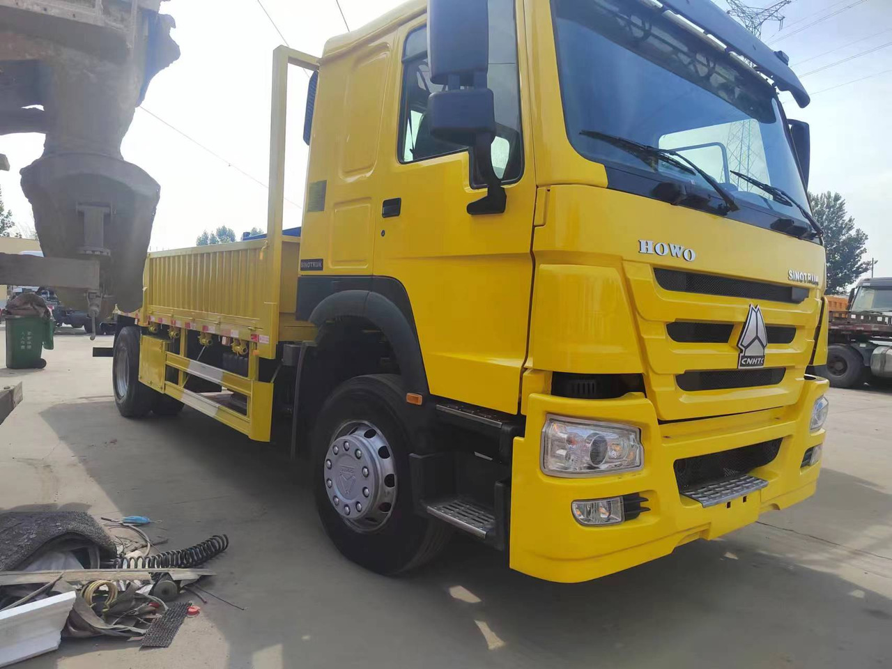 SINOTRUK HOWO 4x2 cargo truck - Camião basculante: foto 2 SINOTRUK HOWO 4x2 cargo truck - Camião basculante: foto 2