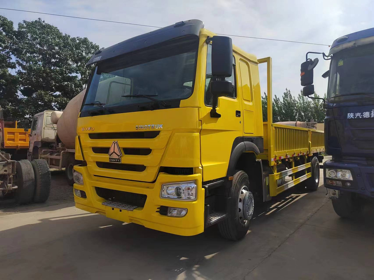 SINOTRUK HOWO 4x2 cargo truck - Camião basculante: foto 3 SINOTRUK HOWO 4x2 cargo truck - Camião basculante: foto 3