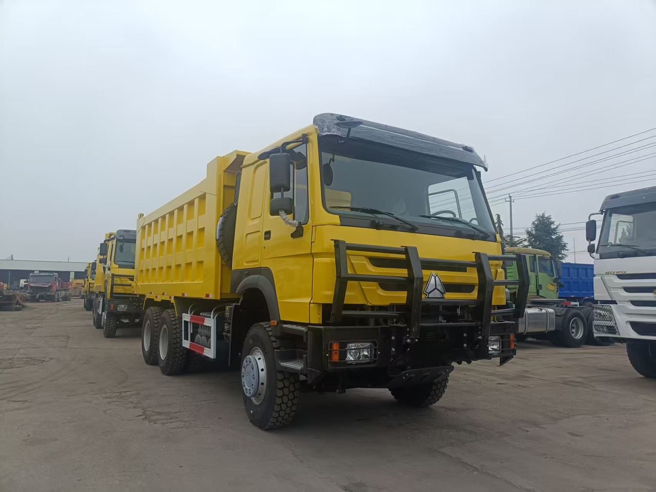 SINOTRUK HOWO 6x4 - Camião basculante: foto 1 SINOTRUK HOWO 6x4 - Camião basculante: foto 1