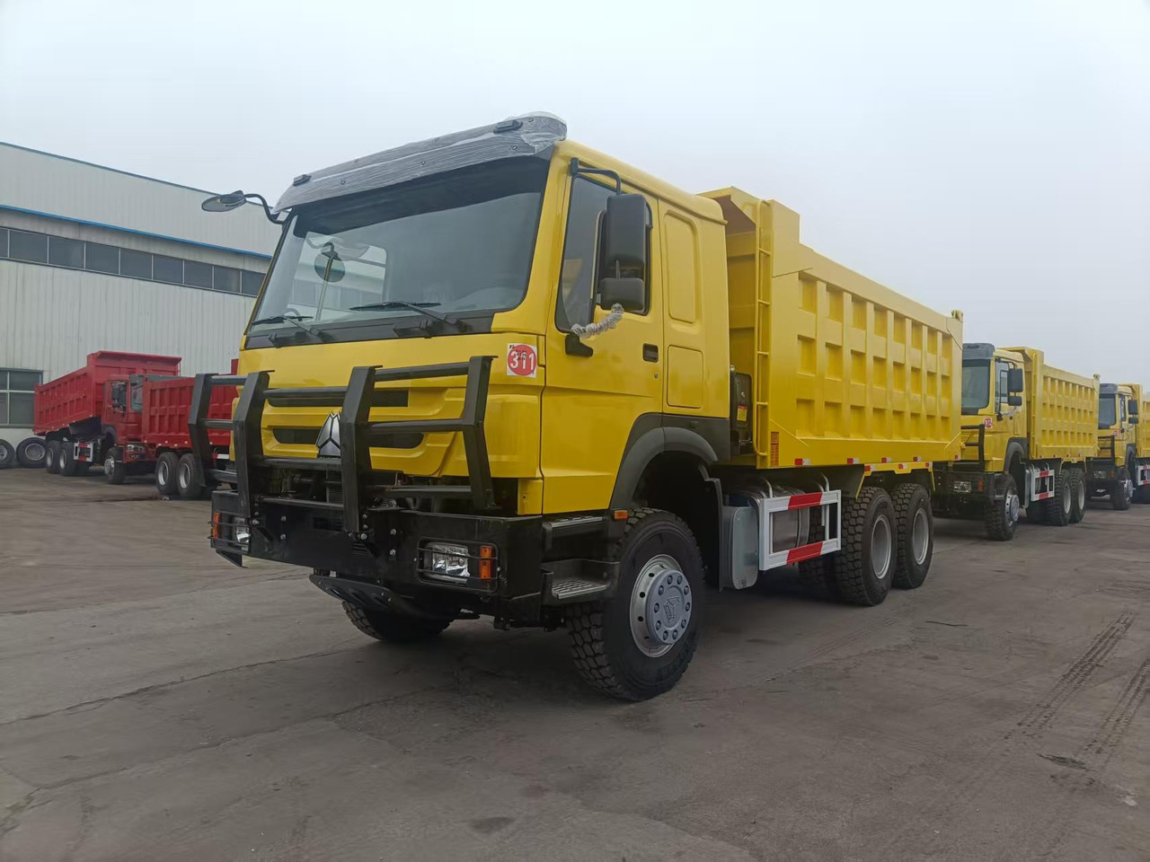 SINOTRUK HOWO 6x4 - Camião basculante: foto 2 SINOTRUK HOWO 6x4 - Camião basculante: foto 2