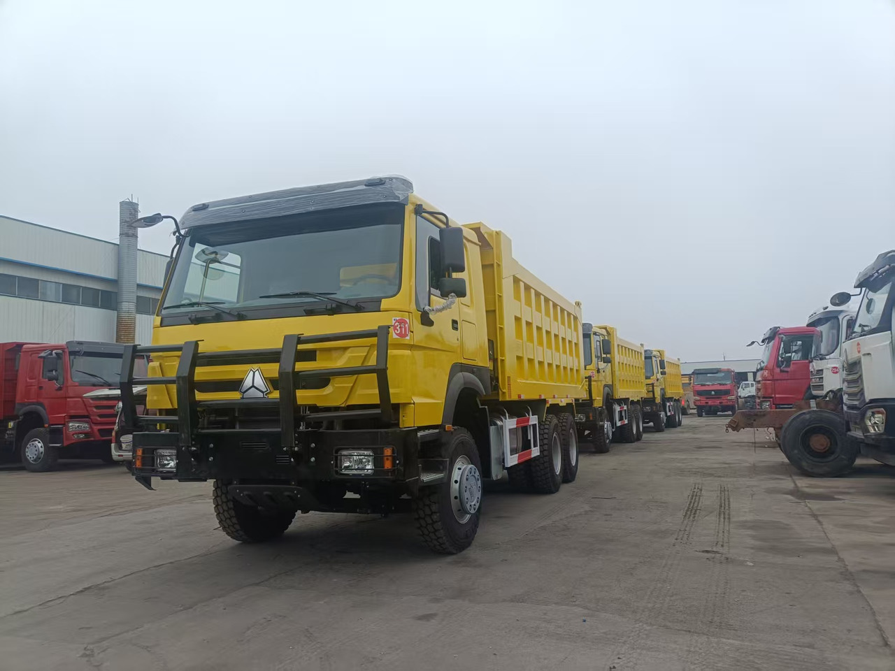 SINOTRUK HOWO 6x4 - Camião basculante: foto 4 SINOTRUK HOWO 6x4 - Camião basculante: foto 4