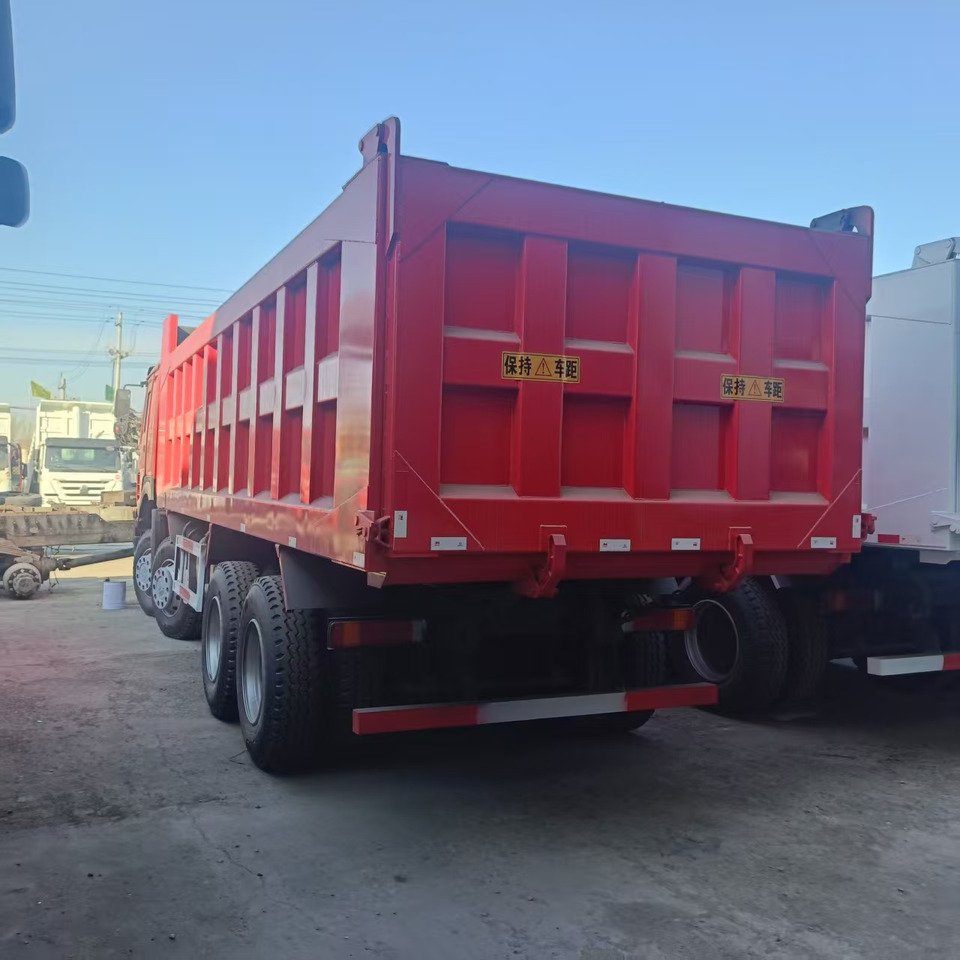 SINOTRUK HOWO 8x4 - Camião basculante: foto 4 SINOTRUK HOWO 8x4 - Camião basculante: foto 4
