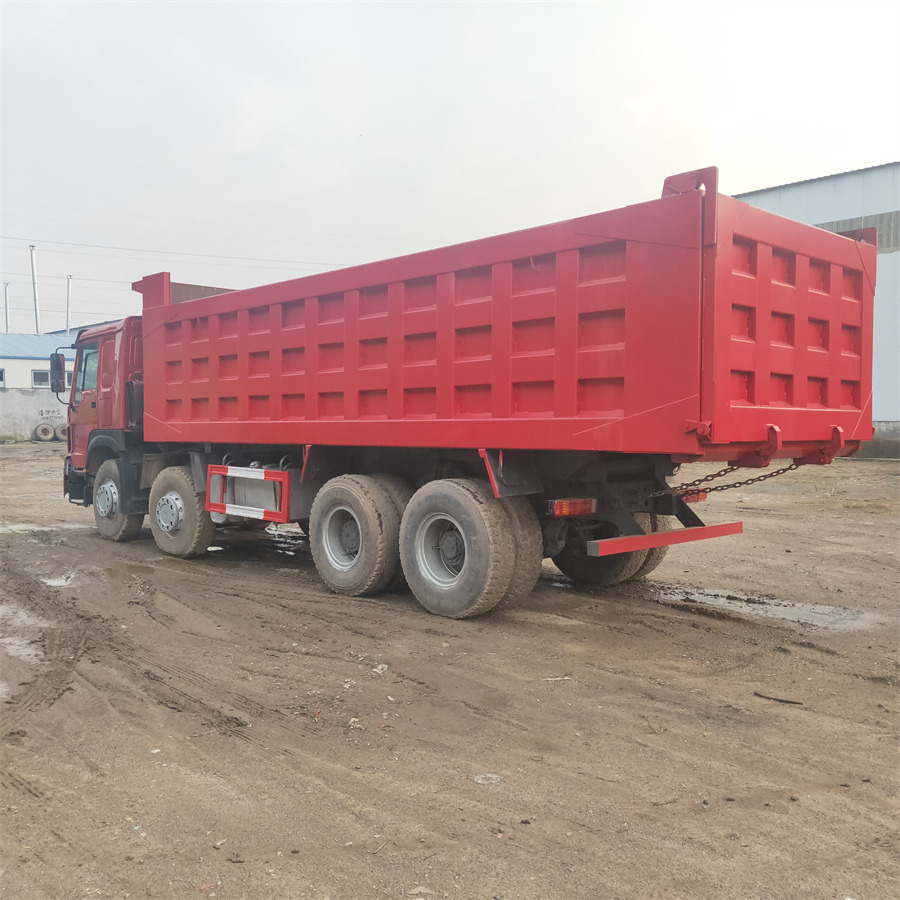 SINOTRUK HOWO - Camião basculante: foto 4 SINOTRUK HOWO - Camião basculante: foto 4