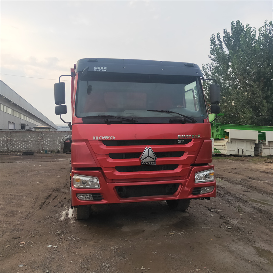 SINOTRUK HOWO - Camião basculante: foto 1 SINOTRUK HOWO - Camião basculante: foto 1