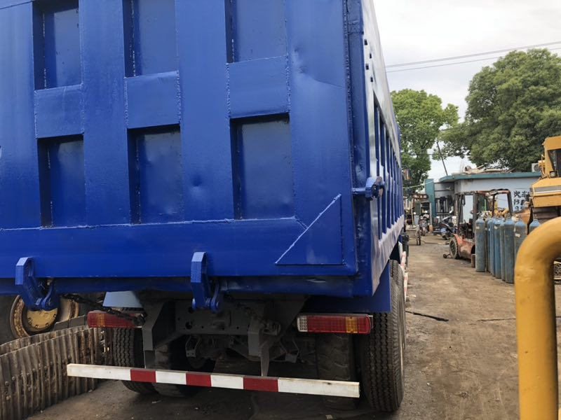 SINOTRUK HOWO - Camião basculante: foto 3 SINOTRUK HOWO - Camião basculante: foto 3