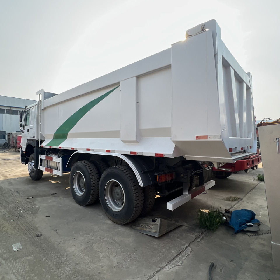 SINOTRUK HOWO - Camião furgão: foto 5 SINOTRUK HOWO - Camião furgão: foto 5