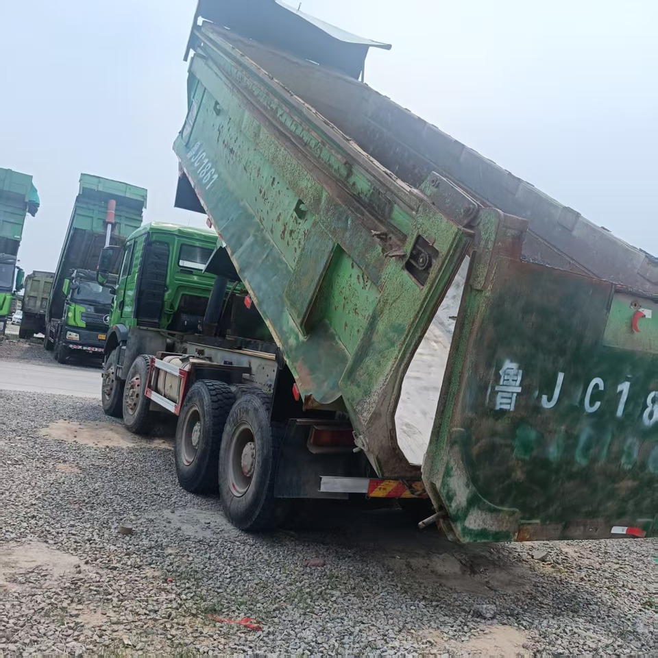 SINOTRUK HOWO - Camião basculante: foto 5 SINOTRUK HOWO - Camião basculante: foto 5