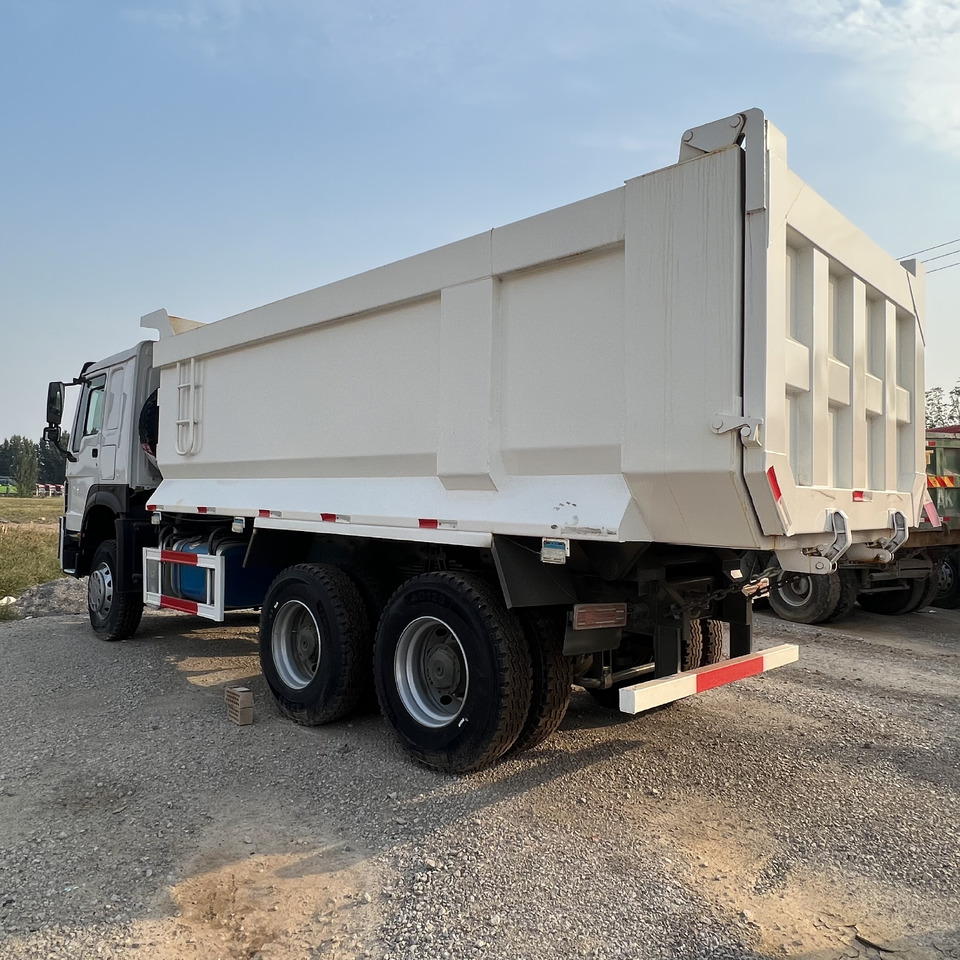 SINOTRUK HOWO - Camião furgão: foto 1 SINOTRUK HOWO - Camião furgão: foto 1