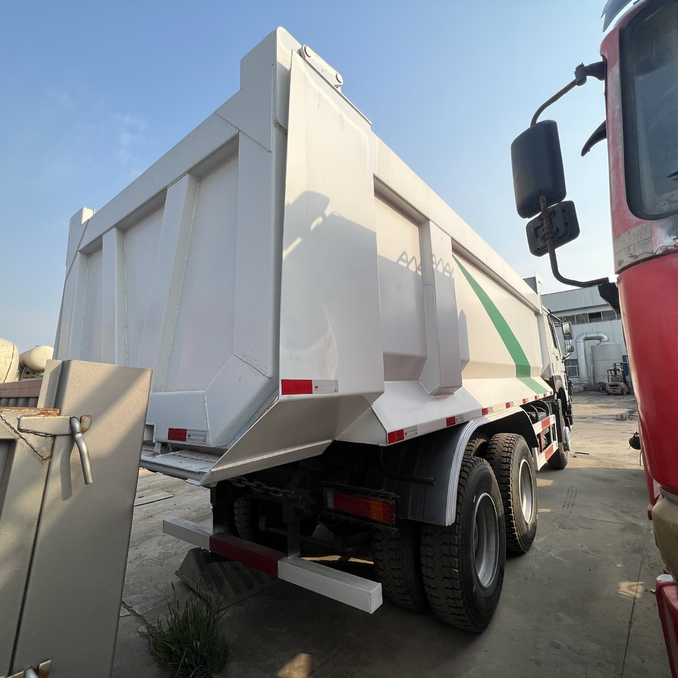 SINOTRUK HOWO - Camião furgão: foto 2 SINOTRUK HOWO - Camião furgão: foto 2