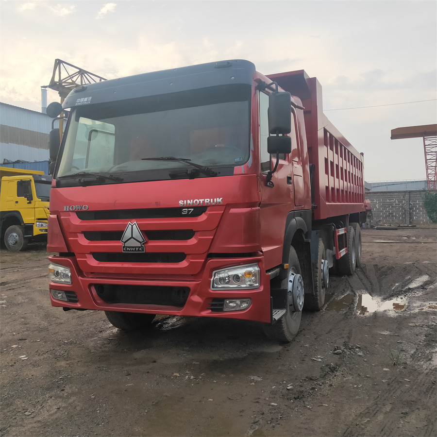 SINOTRUK HOWO - Camião basculante: foto 4 SINOTRUK HOWO - Camião basculante: foto 4
