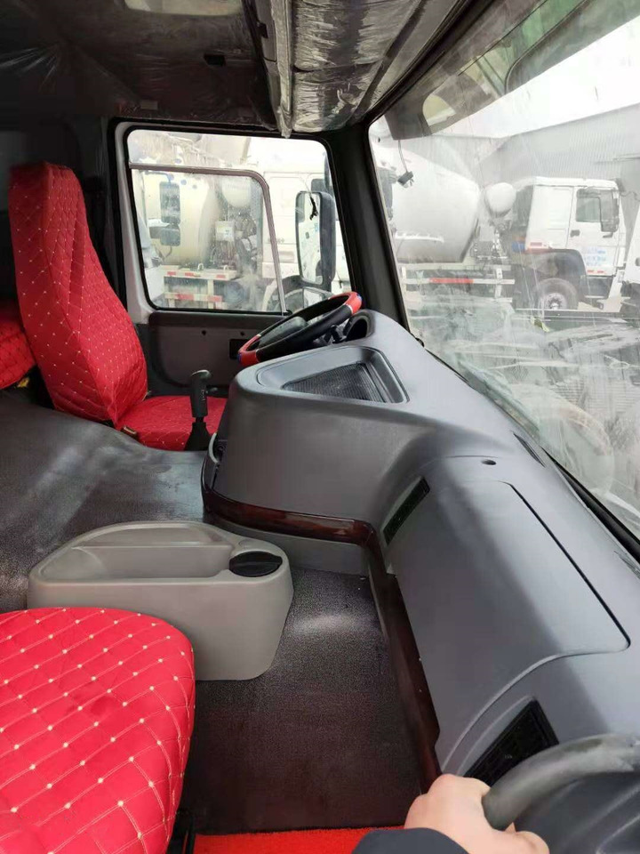 SINOTRUK HOWO - Camião basculante: foto 1 SINOTRUK HOWO - Camião basculante: foto 1