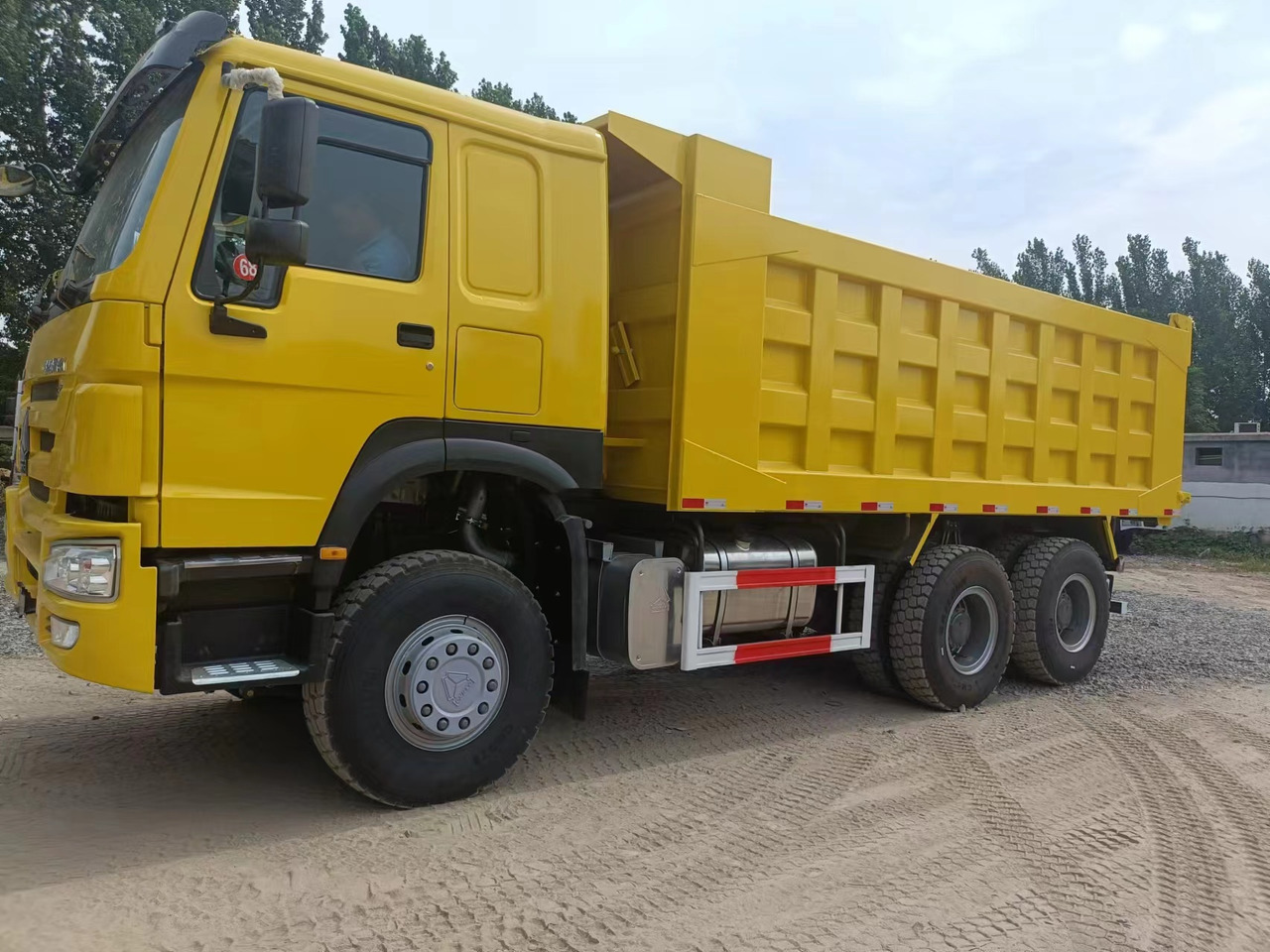 Camião basculante novo SINOTRUK HOWO: foto 9