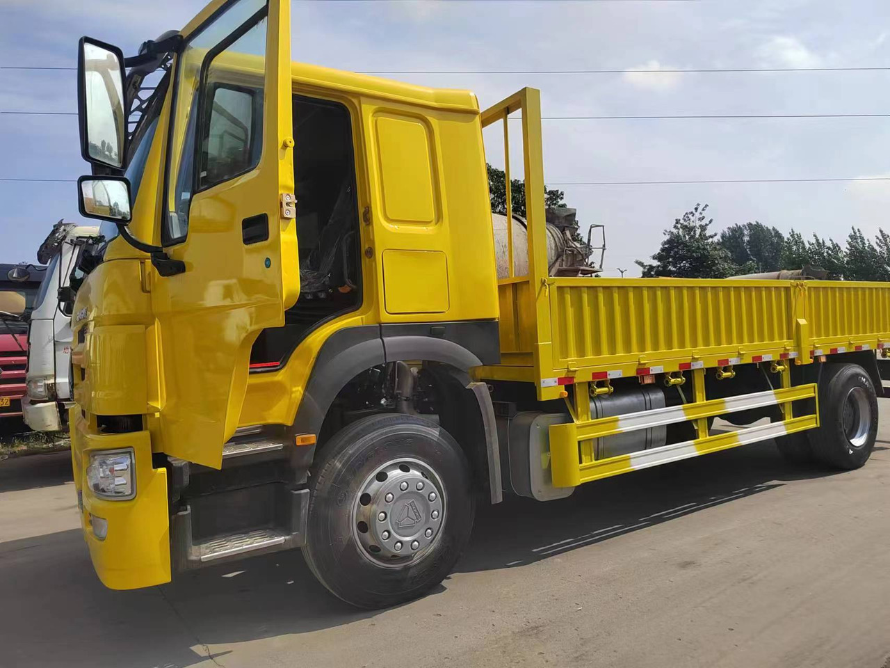 SINOTRUK HOWO - Camião basculante: foto 3 SINOTRUK HOWO - Camião basculante: foto 3