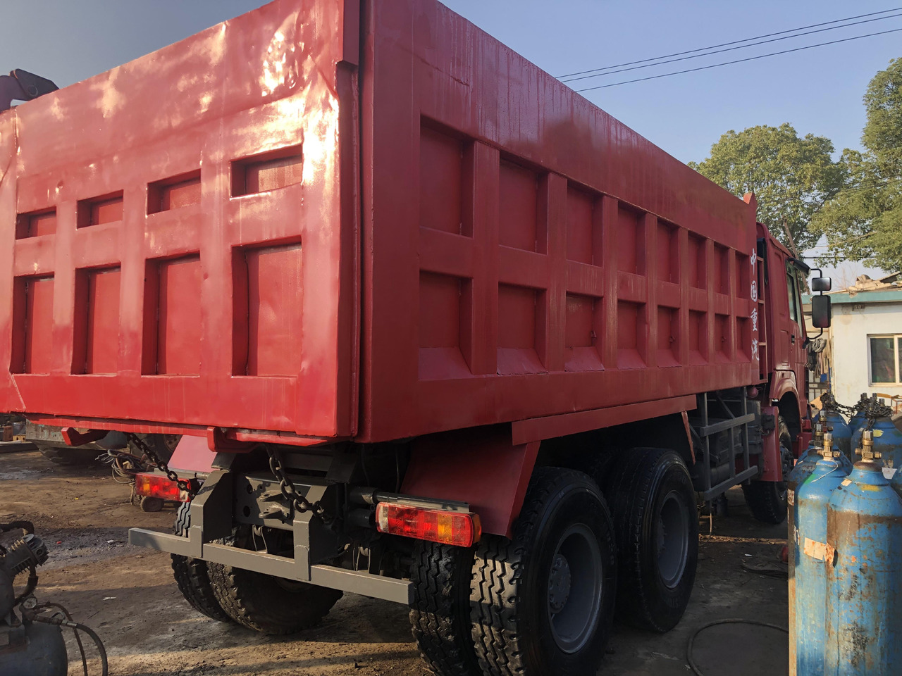 SINOTRUK HOWO - Camião basculante: foto 4 SINOTRUK HOWO - Camião basculante: foto 4