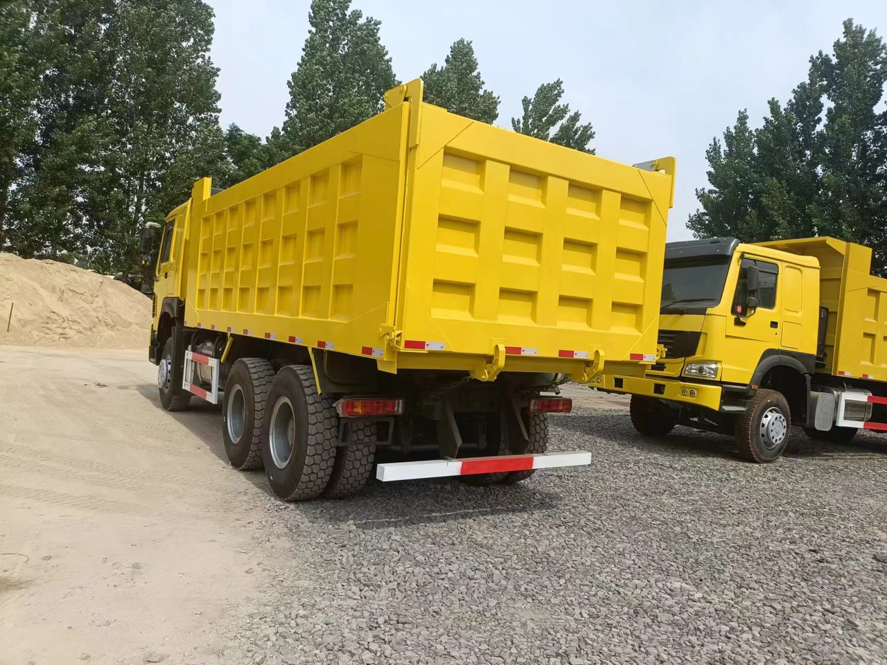 Camião basculante novo SINOTRUK HOWO: foto 8