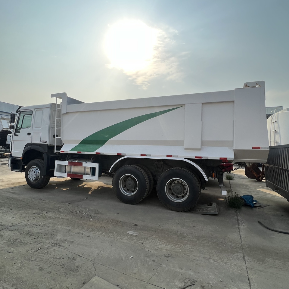 SINOTRUK HOWO - Camião furgão: foto 4 SINOTRUK HOWO - Camião furgão: foto 4