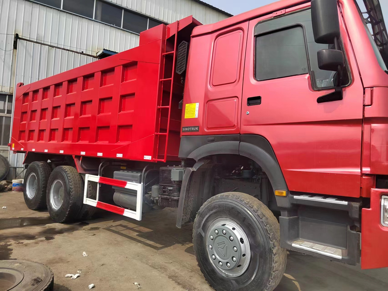 SINOTRUK Howo - Camião basculante: foto 4 SINOTRUK Howo - Camião basculante: foto 4