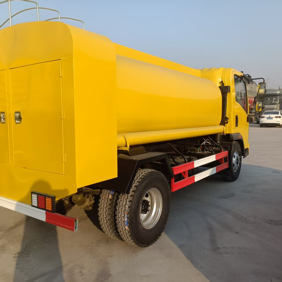 SINOTRUK Tanker truck - Caminhão tanque: foto 5 SINOTRUK Tanker truck - Caminhão tanque: foto 5