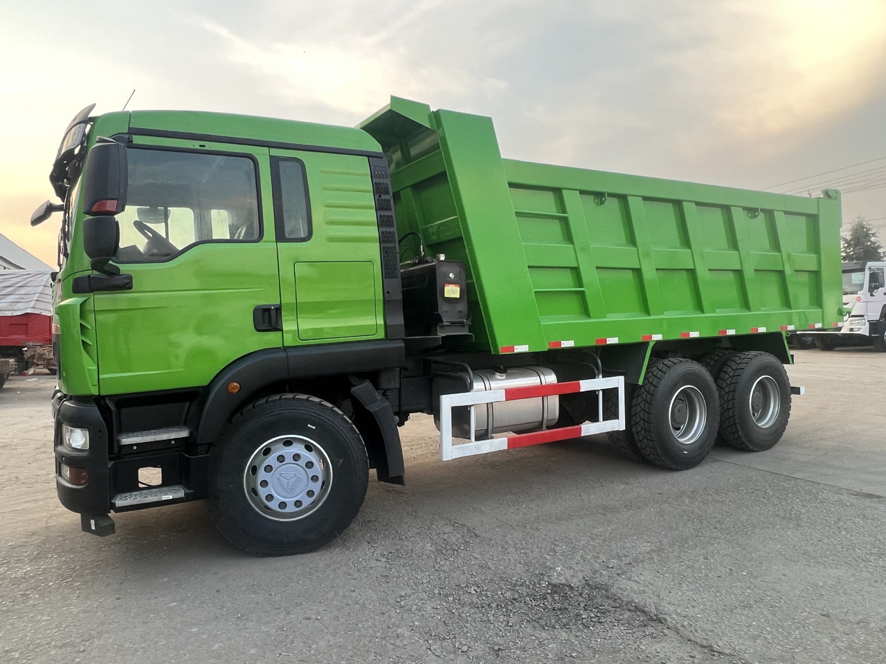 Camião basculante novo Sinotruk HOWO: foto 6