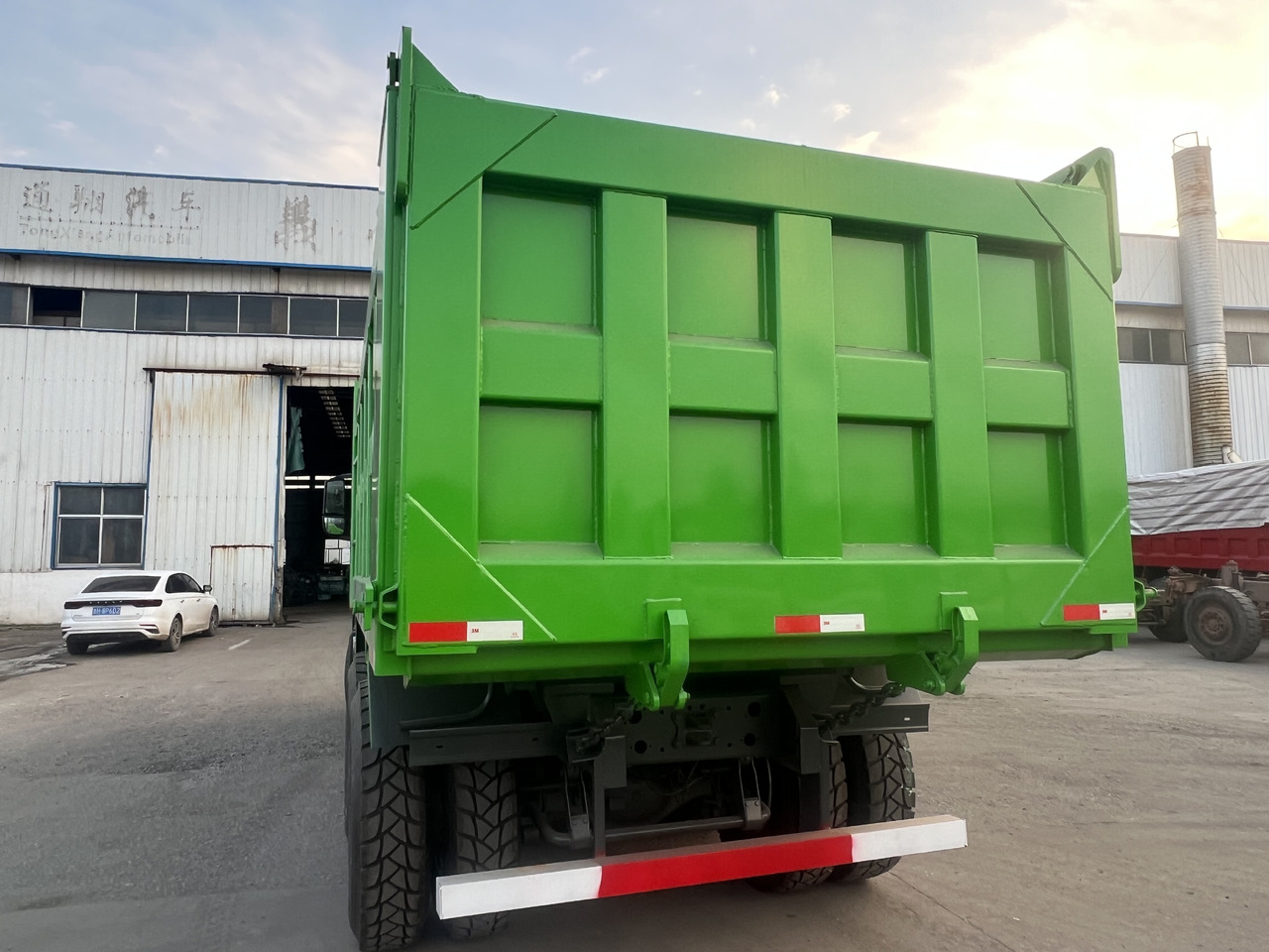 Camião basculante novo Sinotruk HOWO: foto 10