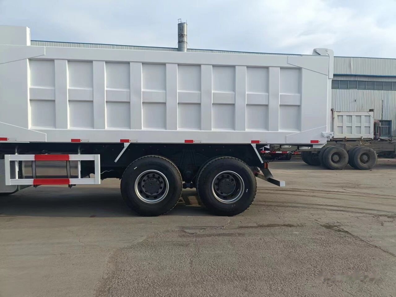 Camião basculante Sinotruk Howo 6*4: foto 8 Camião basculante Sinotruk Howo 6*4: foto 8