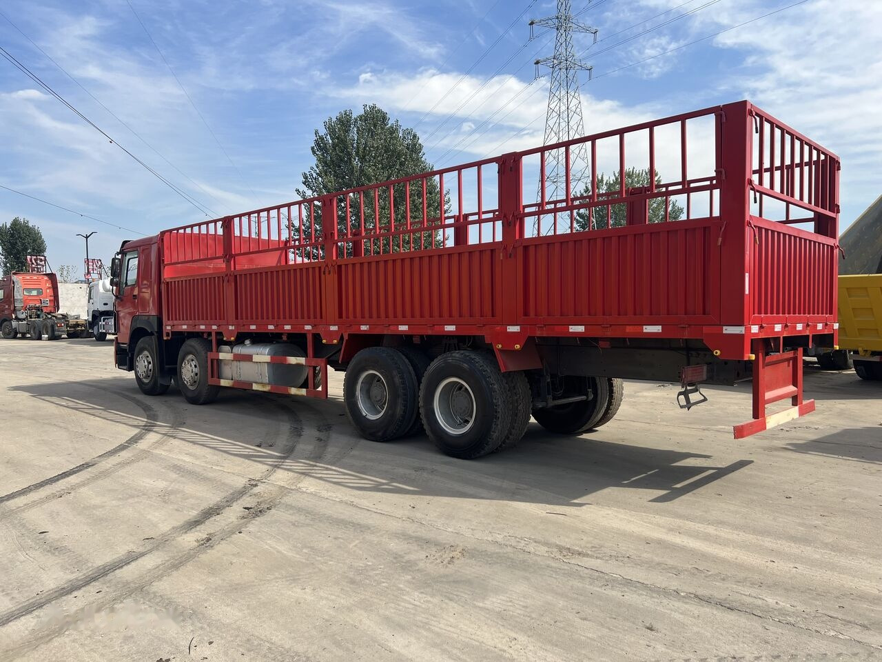 Sinotruk Howo Howo 8*4 - Camião de caixa aberta/ Plataforma: foto 2 Sinotruk Howo Howo 8*4 - Camião de caixa aberta/ Plataforma: foto 2