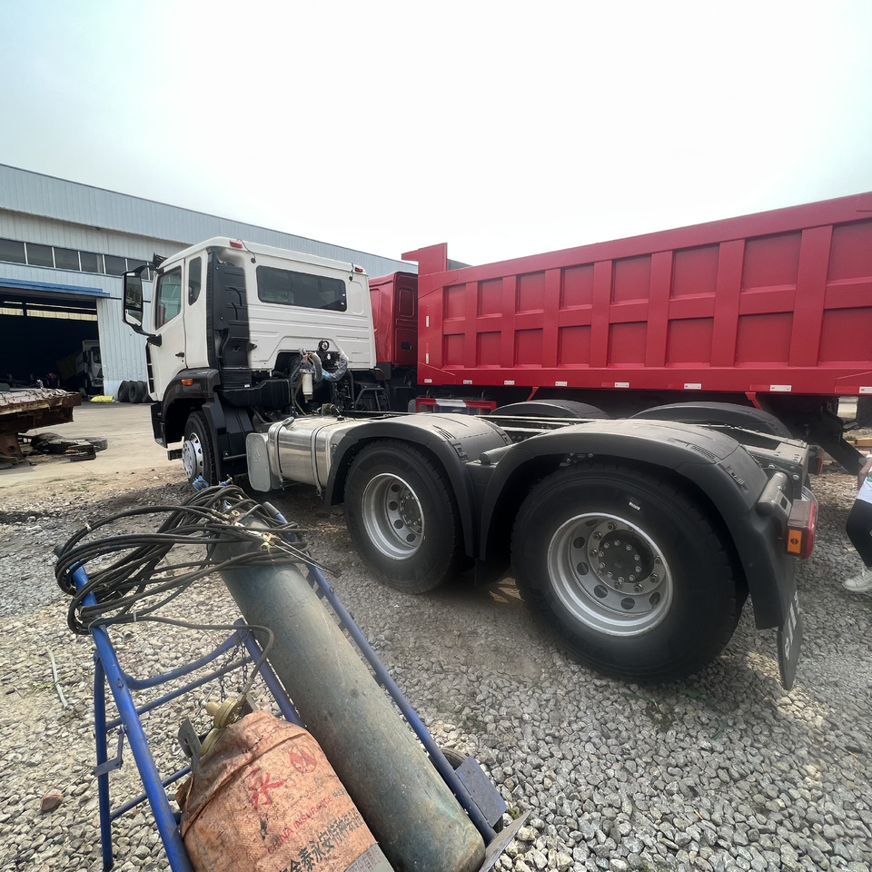 SINOTRUK HOHAN tralier head - Tractor: foto 4 SINOTRUK HOHAN tralier head - Tractor: foto 4