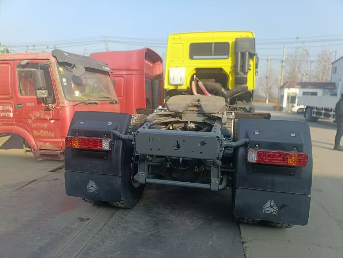 SINOTRUK HOWO 430 - Tractor: foto 4 SINOTRUK HOWO 430 - Tractor: foto 4