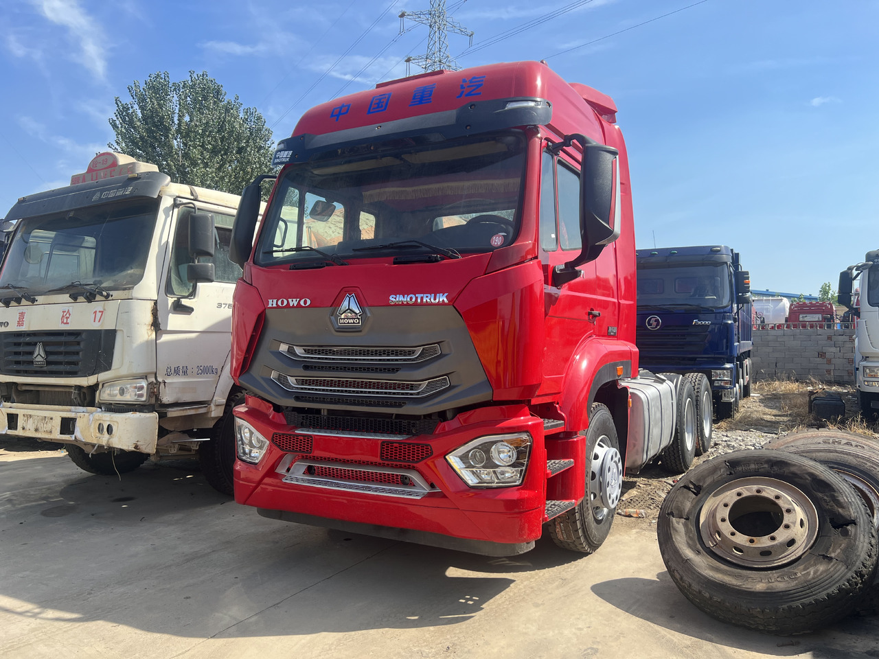 SINOTRUK HOWO trailer head - Tractor: foto 1 SINOTRUK HOWO trailer head - Tractor: foto 1