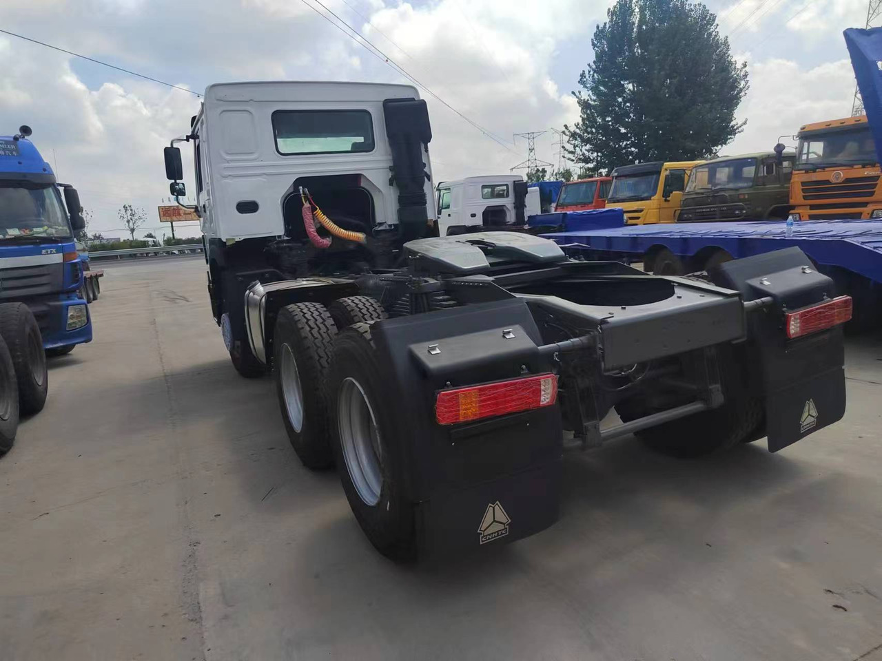 SINOTRUK Trailer head - Tractor: foto 2 SINOTRUK Trailer head - Tractor: foto 2