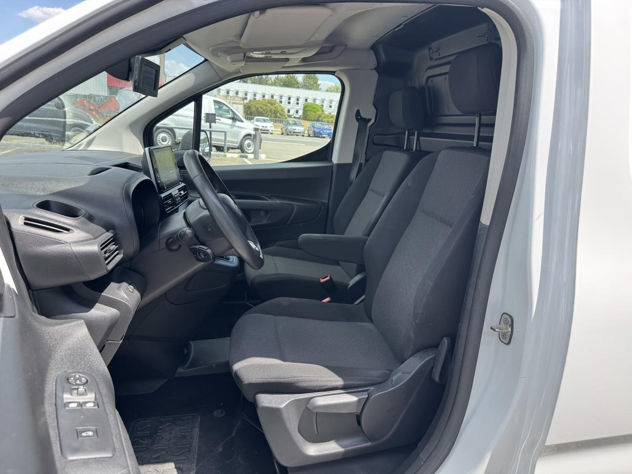 CITROEN berlingo M 650KG BLUEHDI 100 S&S DRIVER BVM5 - Furgão: foto 4 CITROEN berlingo M 650KG BLUEHDI 100 S&S DRIVER BVM5 - Furgão: foto 4