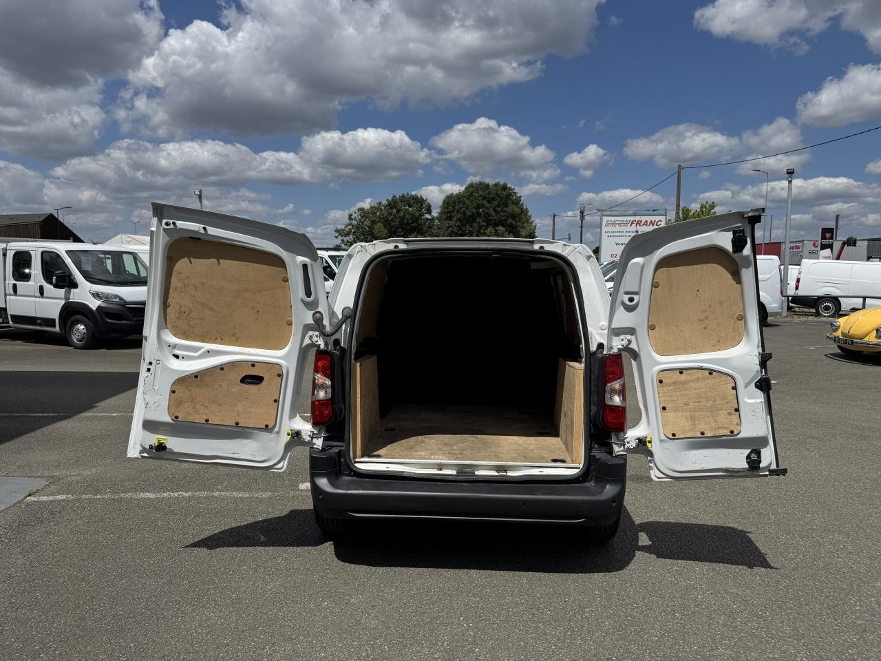 CITROEN berlingo M 650KG BLUEHDI 100 S&S DRIVER BVM5 - Furgão: foto 2 CITROEN berlingo M 650KG BLUEHDI 100 S&S DRIVER BVM5 - Furgão: foto 2