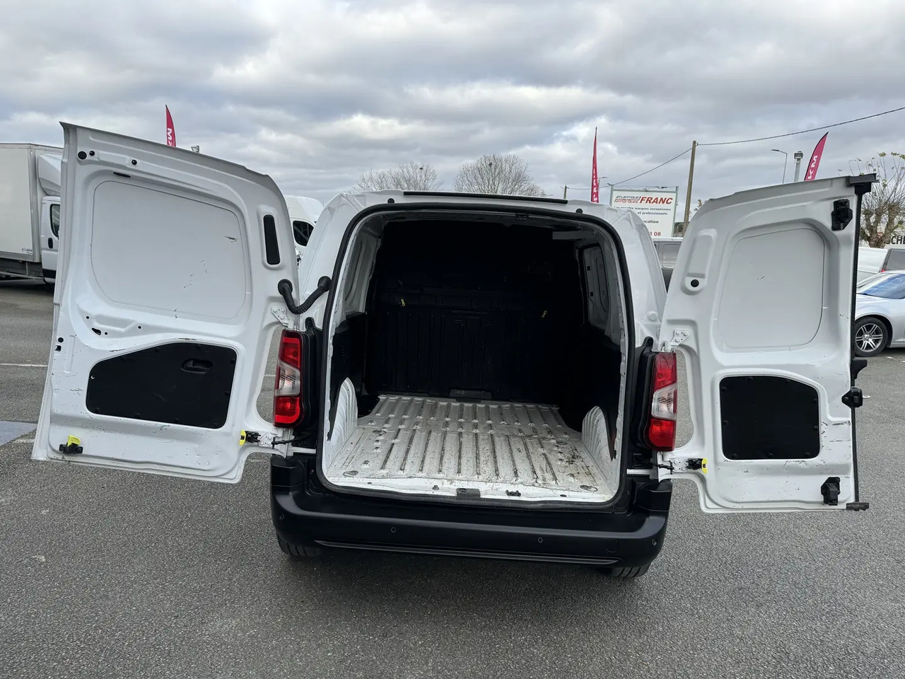 Citroen Berlingo M 650KG BLUEHDI 100 S&S DRIVER - Furgão: foto 3 Citroen Berlingo M 650KG BLUEHDI 100 S&S DRIVER - Furgão: foto 3