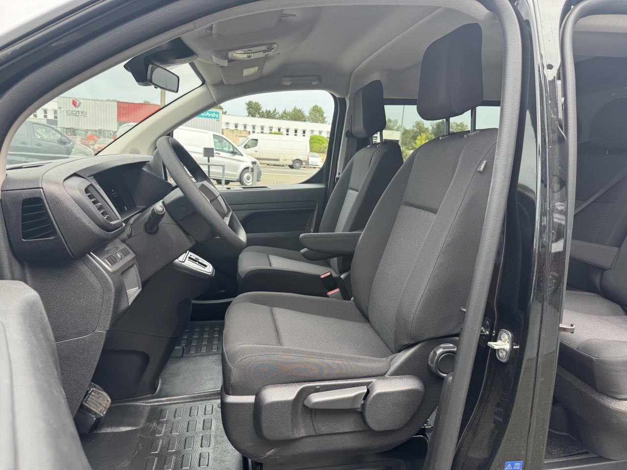 Citroen Jumpy XL 2.0 BLUEHDI 180CH S&S CABINE APPROFONDIE FIXE EAT8 5 PLACES - Carrinha cabine dupla: foto 4 Citroen Jumpy XL 2.0 BLUEHDI 180CH S&S CABINE APPROFONDIE FIXE EAT8 5 PLACES - Carrinha cabine dupla: foto 4