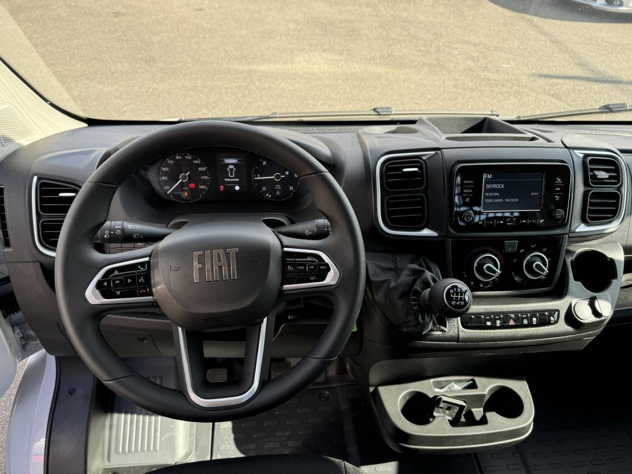 FIAT Ducato Maxi 3.5 XL 2.2 - 140 S&S III PLATEAU CABINE Plateau cabine Maxi 3.5 XL PHASE 4 - Carrinha de caixa aberta: foto 5 FIAT Ducato Maxi 3.5 XL 2.2 - 140 S&S III PLATEAU CABINE Plateau cabine Maxi 3.5 XL PHASE 4 - Carrinha de caixa aberta: foto 5