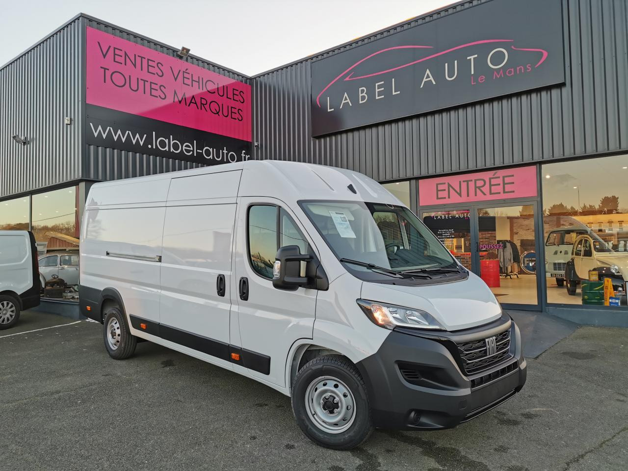 FIAT Ducato Tôlé Maxi 3.5 XL H2 2.2 - 140 S&S III FOURGON TOLE Fourgon Tôlé - Furgão: foto 1 FIAT Ducato Tôlé Maxi 3.5 XL H2 2.2 - 140 S&S III FOURGON TOLE Fourgon Tôlé - Furgão: foto 1