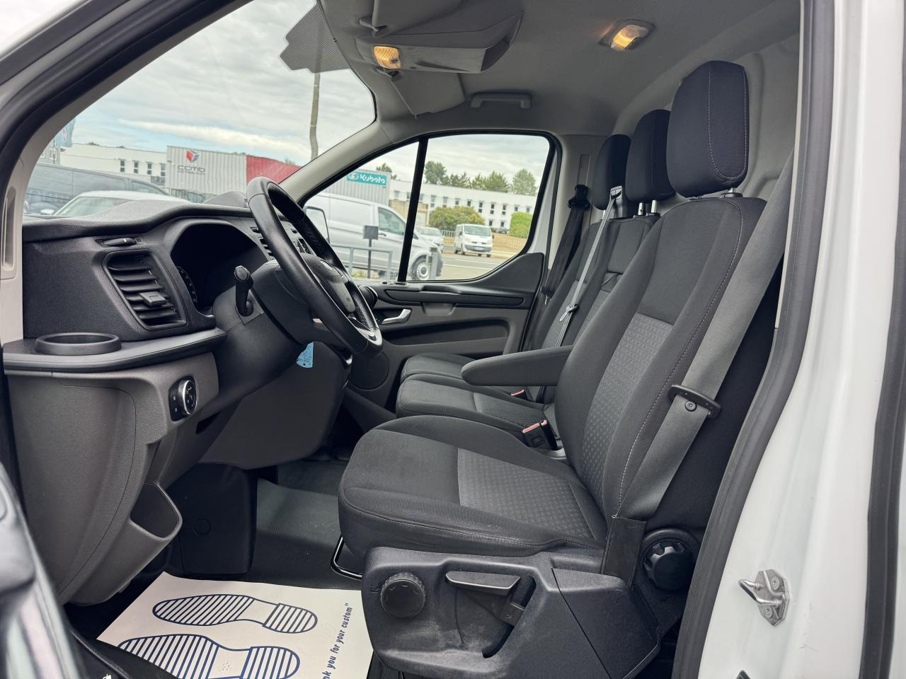 Ford Transit Custom 300 L2H1 2.0 ECOBLUE 130 HYBRID TREND BUSINESS - Furgão: foto 4 Ford Transit Custom 300 L2H1 2.0 ECOBLUE 130 HYBRID TREND BUSINESS - Furgão: foto 4
