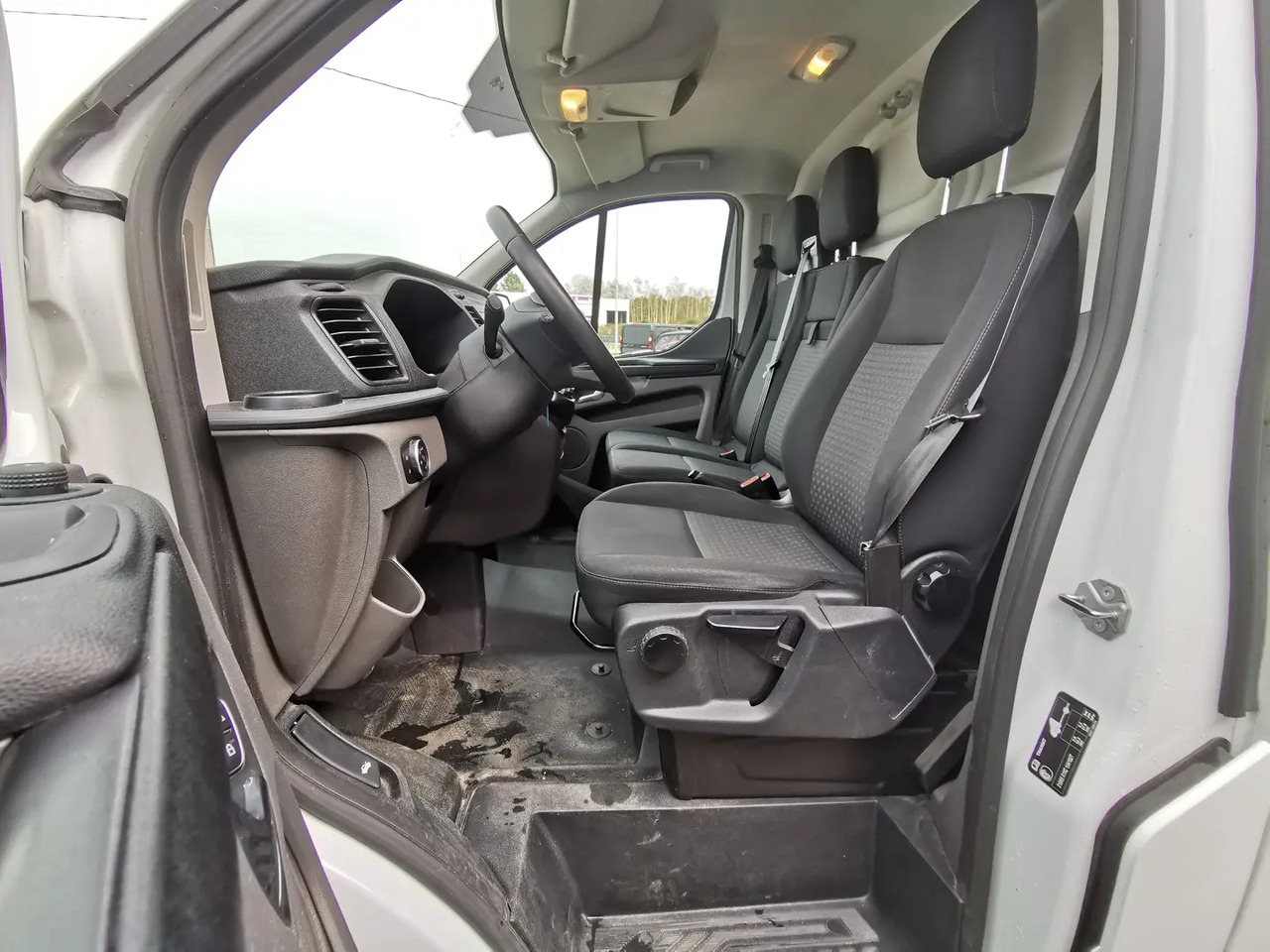 Ford Transit Custom 300 L2H1 2.0 ECOBLUE 130 TREND BUSINESS 7CV - Furgão: foto 5 Ford Transit Custom 300 L2H1 2.0 ECOBLUE 130 TREND BUSINESS 7CV - Furgão: foto 5