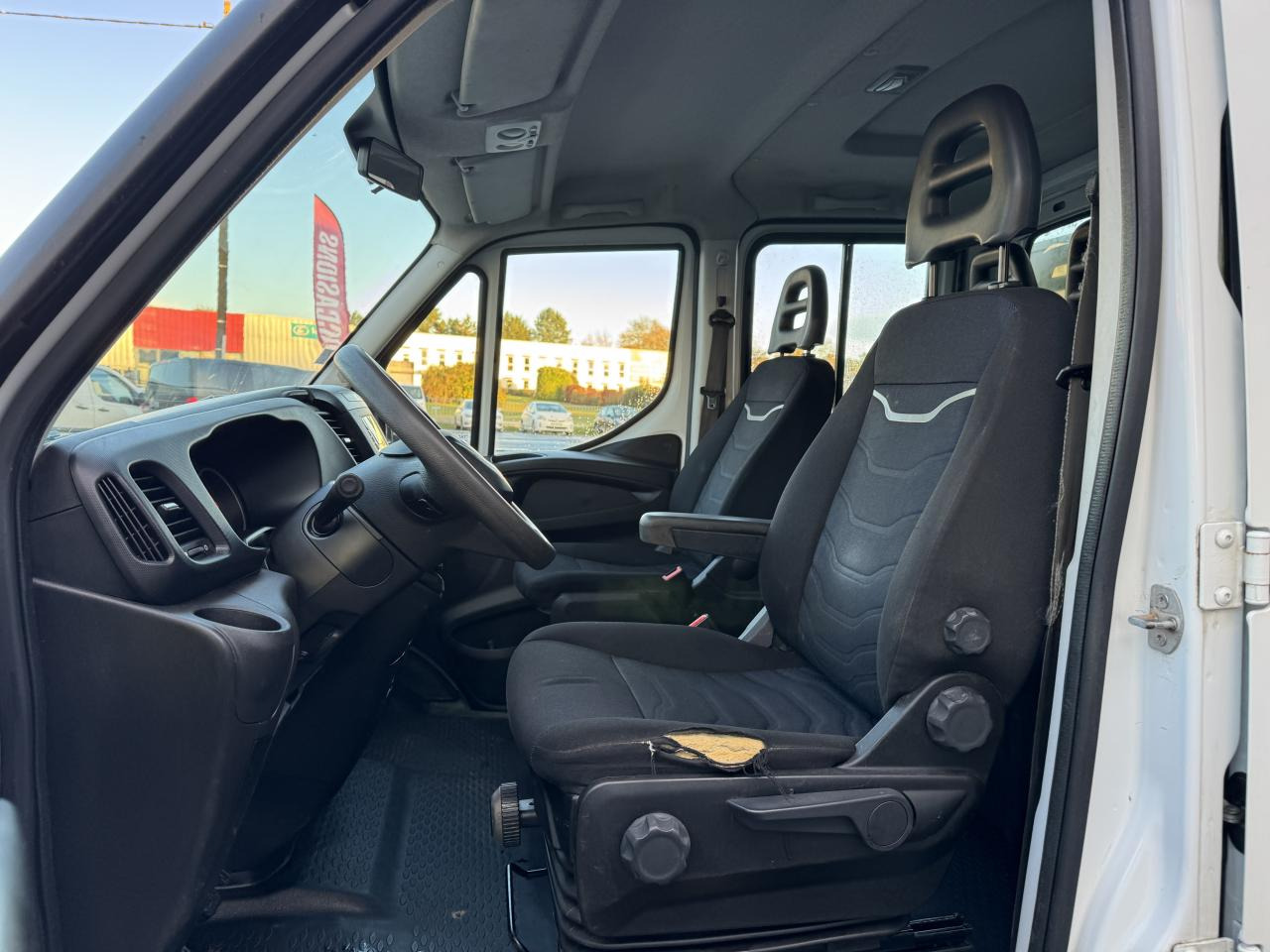 IVECO DAILY 35C14 BENNE COFFRE DOUBLE CABINE RJ 6 places - Carrinha basculante, Carrinha cabine dupla: foto 5 IVECO DAILY 35C14 BENNE COFFRE DOUBLE CABINE RJ 6 places - Carrinha basculante, Carrinha cabine dupla: foto 5