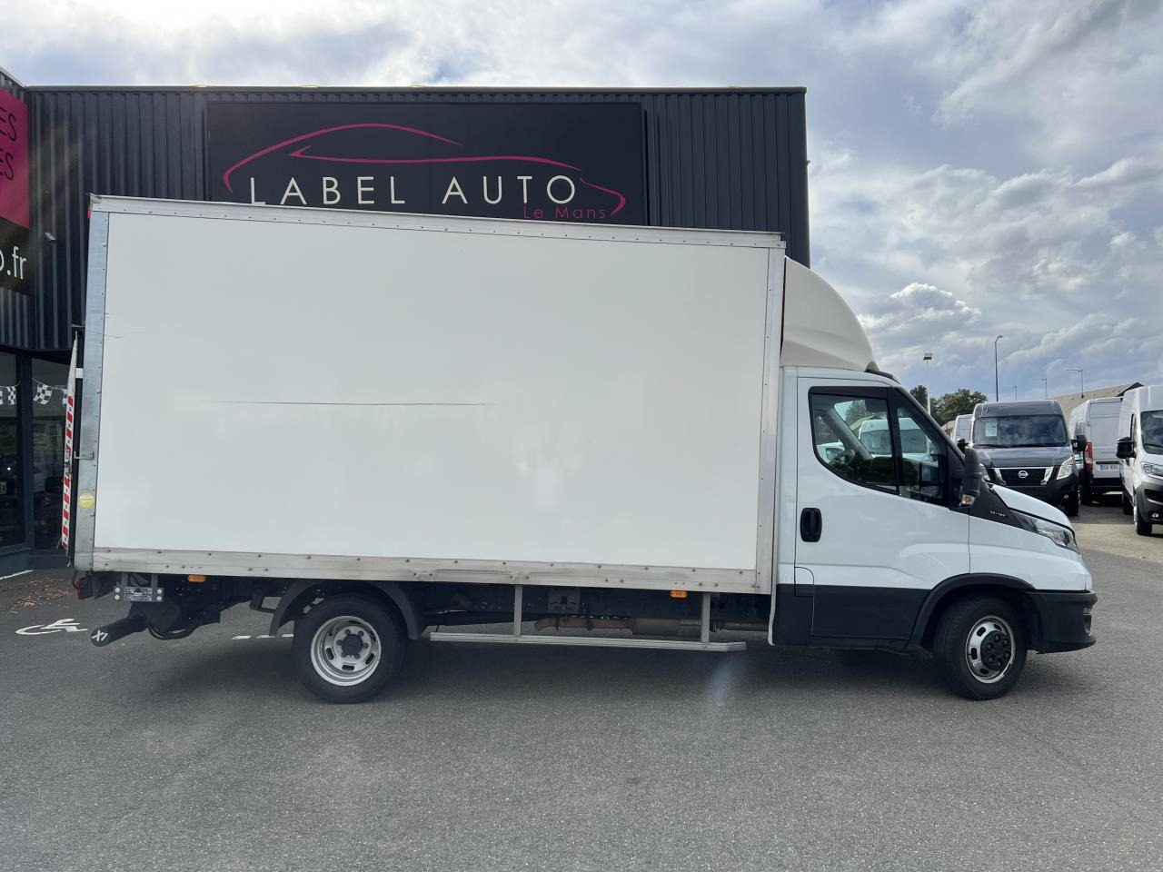 IVECO Daily 35 C 16 S&S (Quad-Leaf) CHASSIS CABINE 2014 35C/35S Chassis cabine 35 C Epmt.4.1 PHASE 4 - Carrinha de contentor: foto 1 IVECO Daily 35 C 16 S&S (Quad-Leaf) CHASSIS CABINE 2014 35C/35S Chassis cabine 35 C Epmt.4.1 PHASE 4 - Carrinha de contentor: foto 1