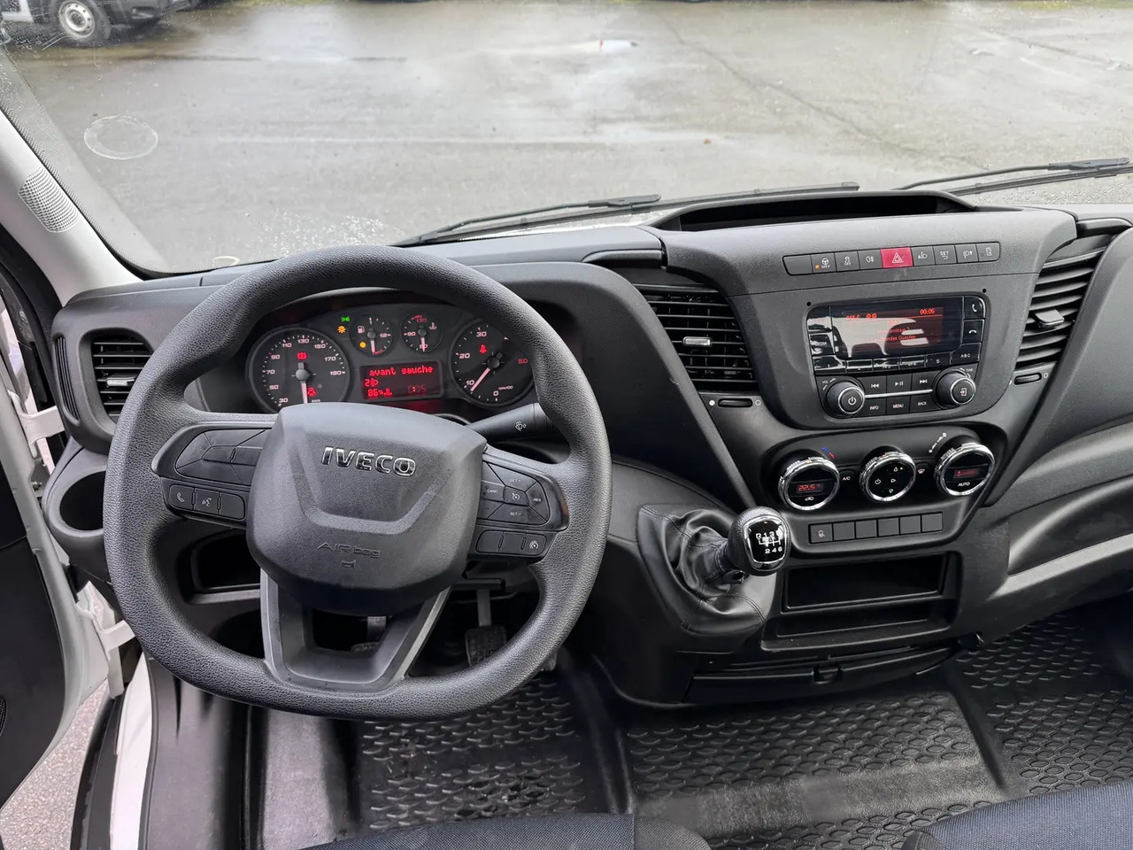 Iveco Daily 35S16 EMPATTEMENT 4100 - Caminhão reboque: foto 3 Iveco Daily 35S16 EMPATTEMENT 4100 - Caminhão reboque: foto 3