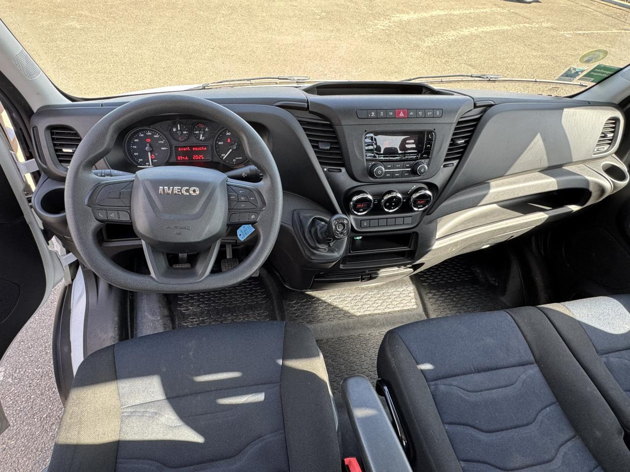 Iveco Daily IVECO PORTE VOITURE DEPANNEUSE 35 S 16 3L0 160 CH EMPATTEMENT 4100 PLATEAU FIX'ALU EQUIP'M - Camião transporte de veículos: foto 5 Iveco Daily IVECO PORTE VOITURE DEPANNEUSE 35 S 16 3L0 160 CH EMPATTEMENT 4100 PLATEAU FIX'ALU EQUIP'M - Camião transporte de veículos: foto 5