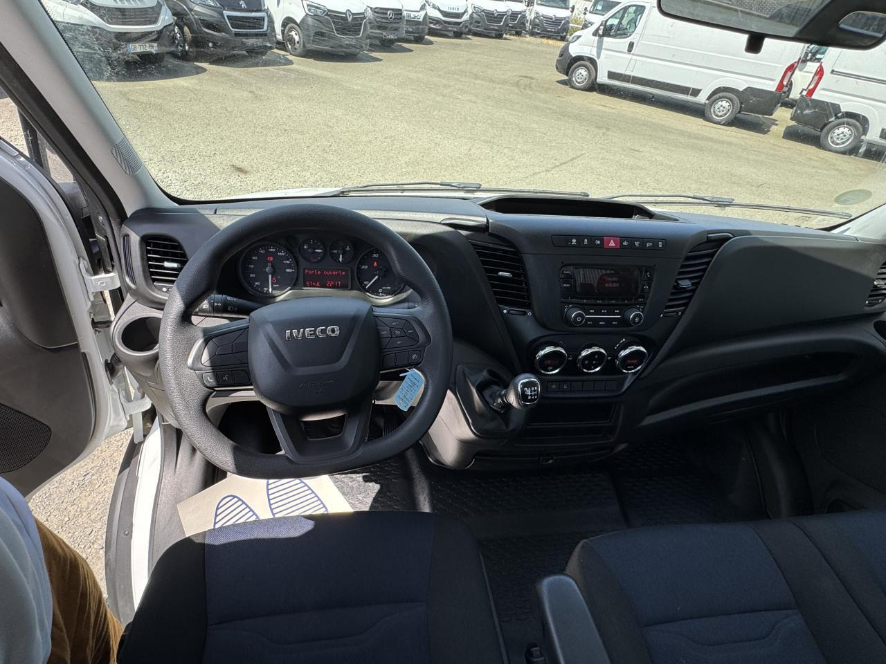 Iveco Daily IVECO PORTE VOITURE DEPANNEUSE 35 S 16 3L0 160 CH EMPATTEMENT 4100 PLATEAU FIX'ALU EQUIP'M - Camião transporte de veículos: foto 4 Iveco Daily IVECO PORTE VOITURE DEPANNEUSE 35 S 16 3L0 160 CH EMPATTEMENT 4100 PLATEAU FIX'ALU EQUIP'M - Camião transporte de veículos: foto 4
