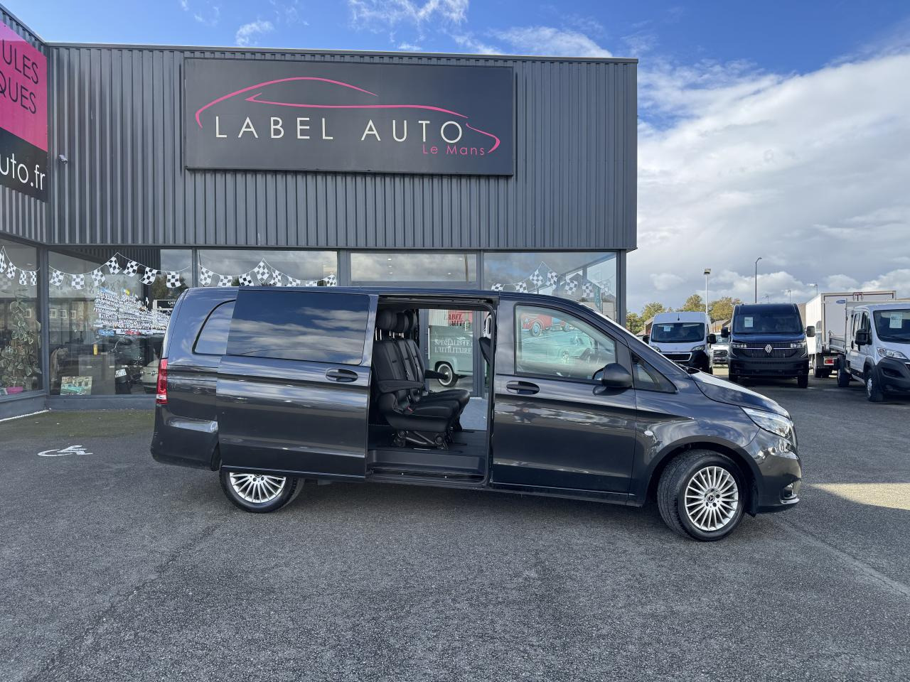 MERCEDES Vito TOURER Extra Long 3.05t 119 CDI BlueEfficiency - BVA 9G-Tronic Propulsion MIXTO - BM 447 first - Furgão: foto 1 MERCEDES Vito TOURER Extra Long 3.05t 119 CDI BlueEfficiency - BVA 9G-Tronic Propulsion MIXTO - BM 447 first - Furgão: foto 1