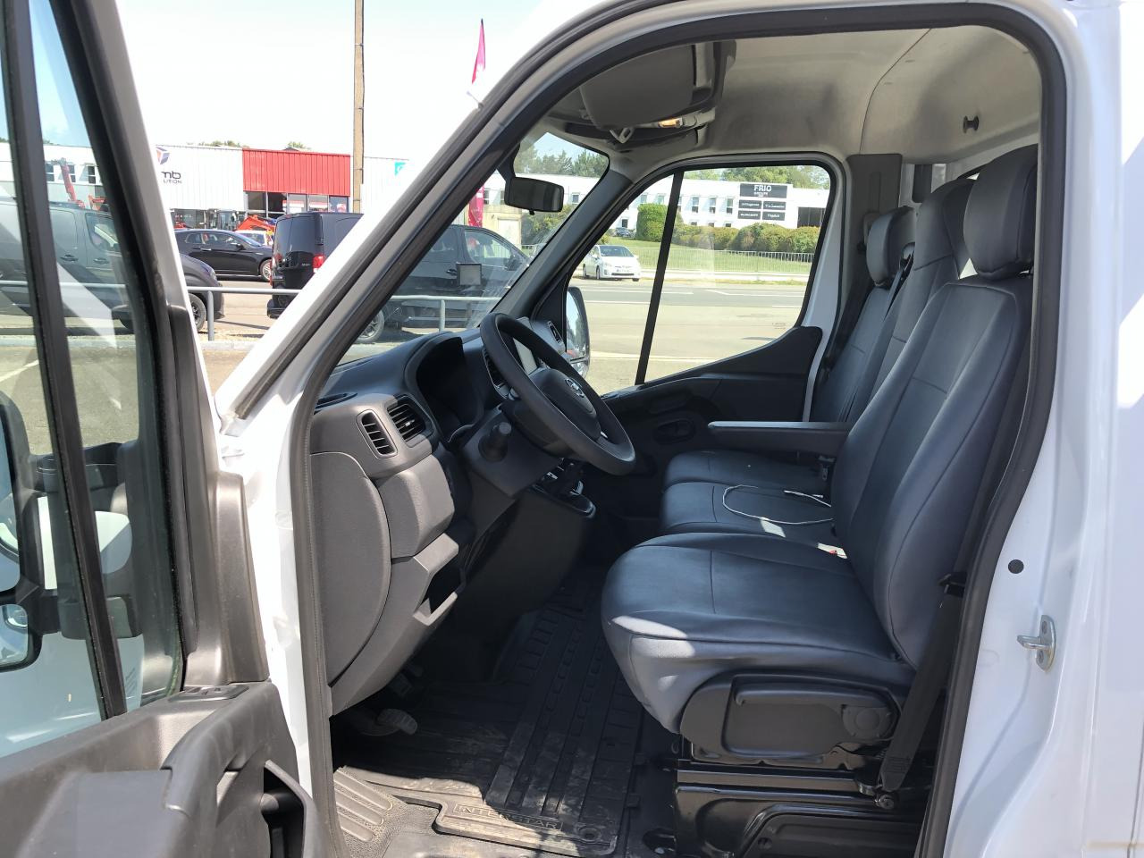 NISSAN INTERSTAR 3T5 2.3 DCI 165CH PLATEAU RIDELLES 4M50 - Carrinha de caixa aberta: foto 5 NISSAN INTERSTAR 3T5 2.3 DCI 165CH PLATEAU RIDELLES 4M50 - Carrinha de caixa aberta: foto 5