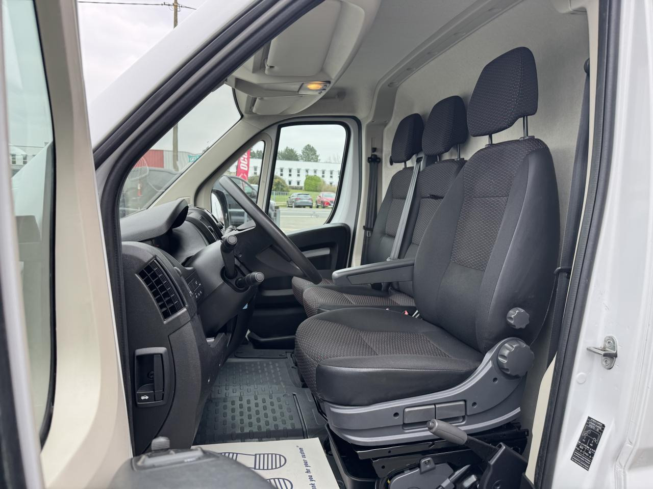 PEUGEOT BOXER 3T3 L3H2 2.2 HDI 140CH ASPHALT - Furgão: foto 5 PEUGEOT BOXER 3T3 L3H2 2.2 HDI 140CH ASPHALT - Furgão: foto 5