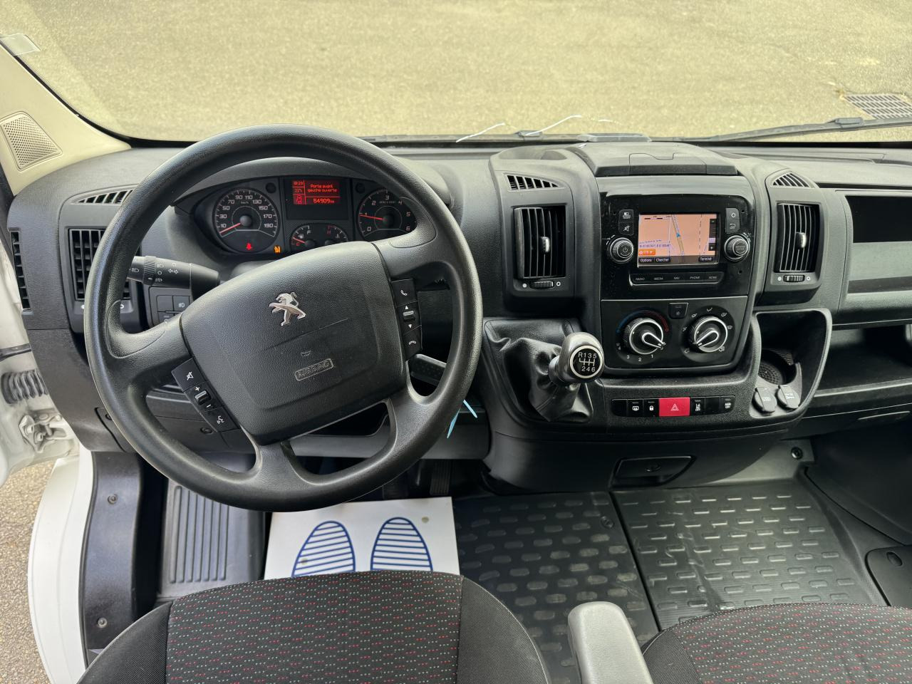 PEUGEOT Boxer Asphalt 333 L2H2 2.2 BlueHDi S&S - 120 III FOURGON TOLE Fourgon Tolé 333 L2H2 PHAS - Furgão: foto 3 PEUGEOT Boxer Asphalt 333 L2H2 2.2 BlueHDi S&S - 120 III FOURGON TOLE Fourgon Tolé 333 L2H2 PHAS - Furgão: foto 3
