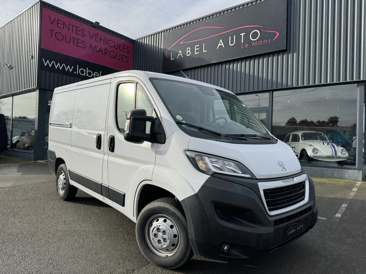 PEUGEOT boxer 330 L1H1 2.2 BLUEHDI S&S 140CH ASPHALT - Furgão: foto 1 PEUGEOT boxer 330 L1H1 2.2 BLUEHDI S&S 140CH ASPHALT - Furgão: foto 1